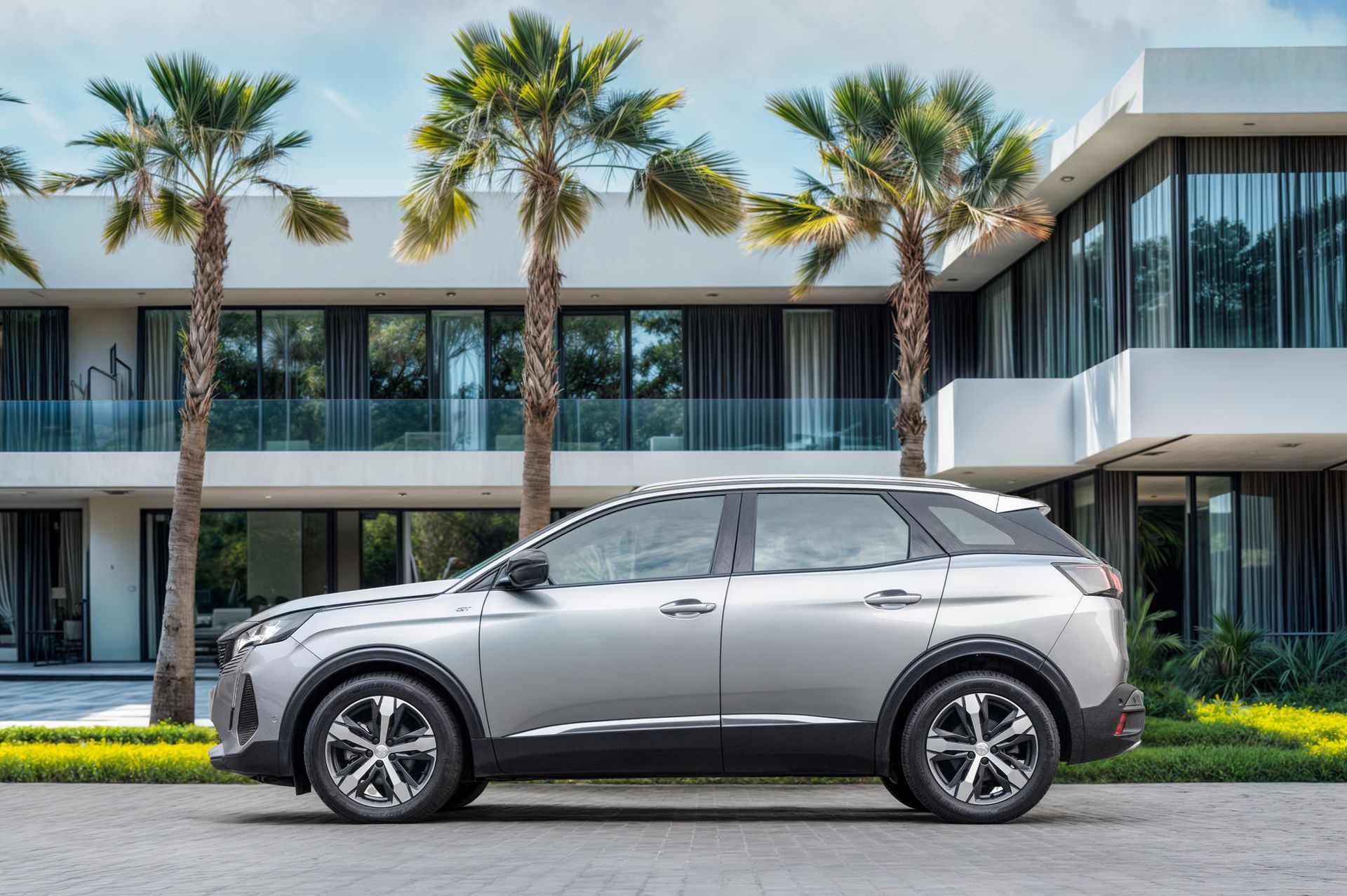 2025 Peugeot 3008 photo 2