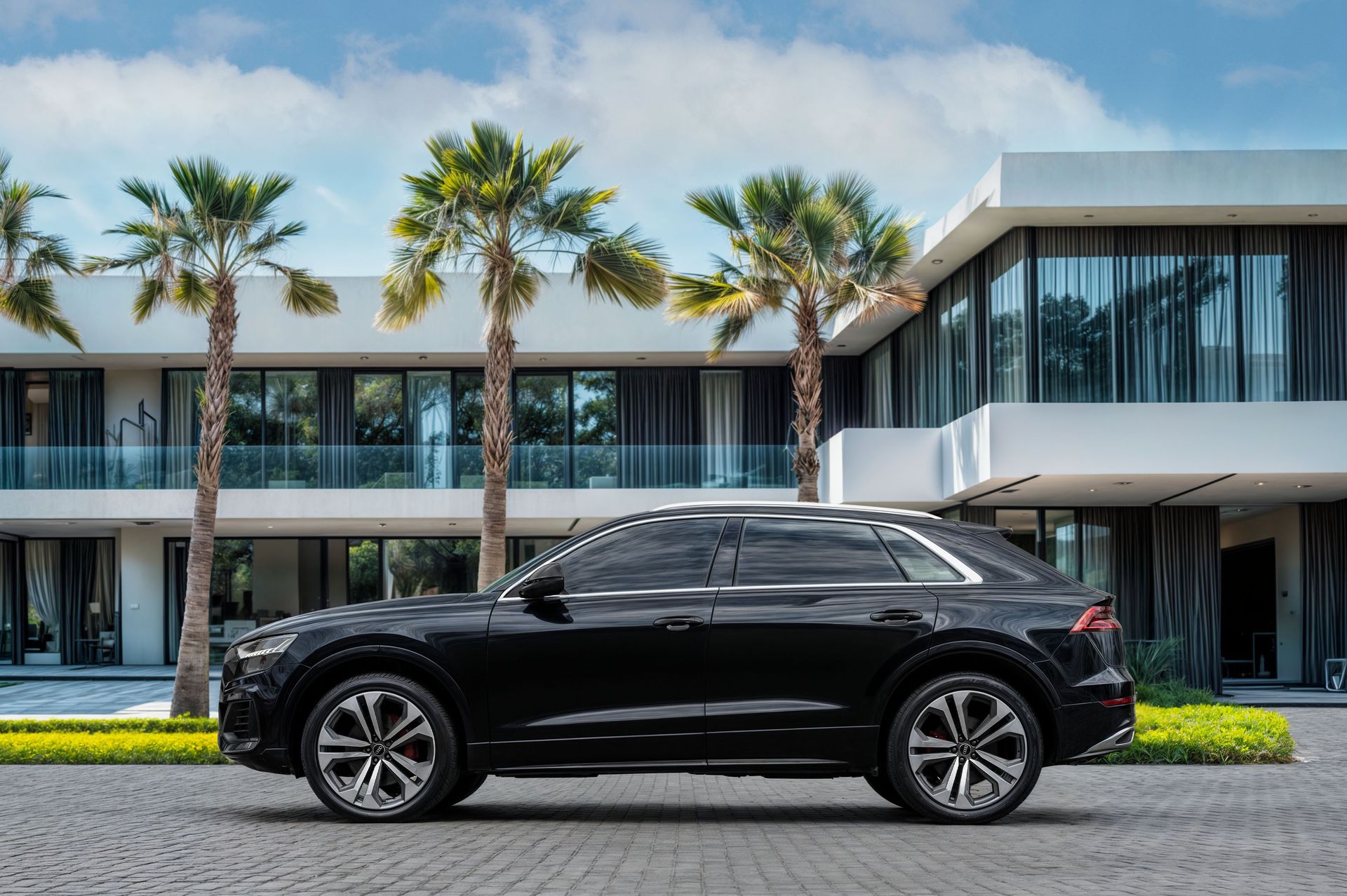 2022 Audi Q8 photo 2