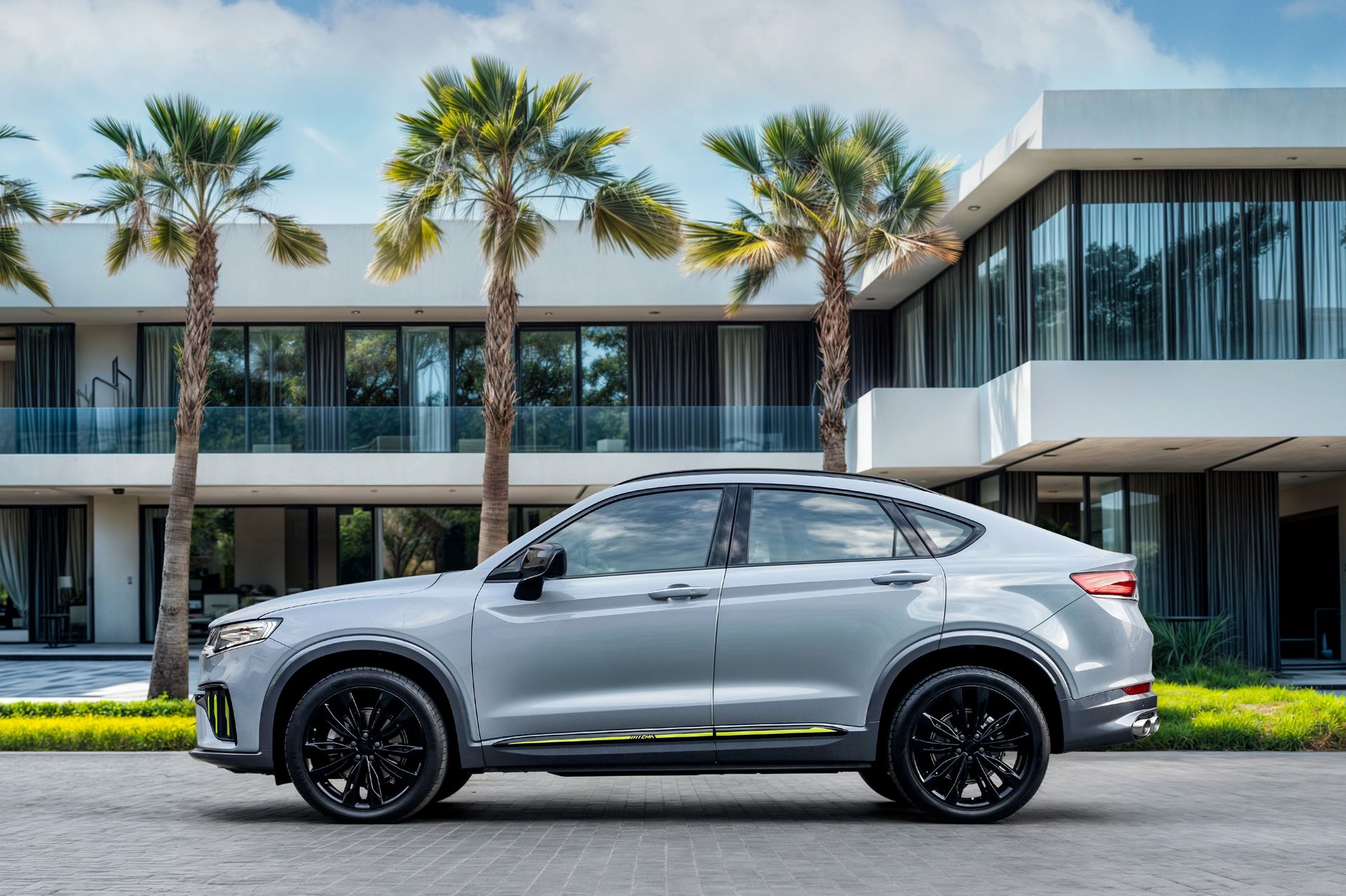 2025 Geely Tugella photo 2
