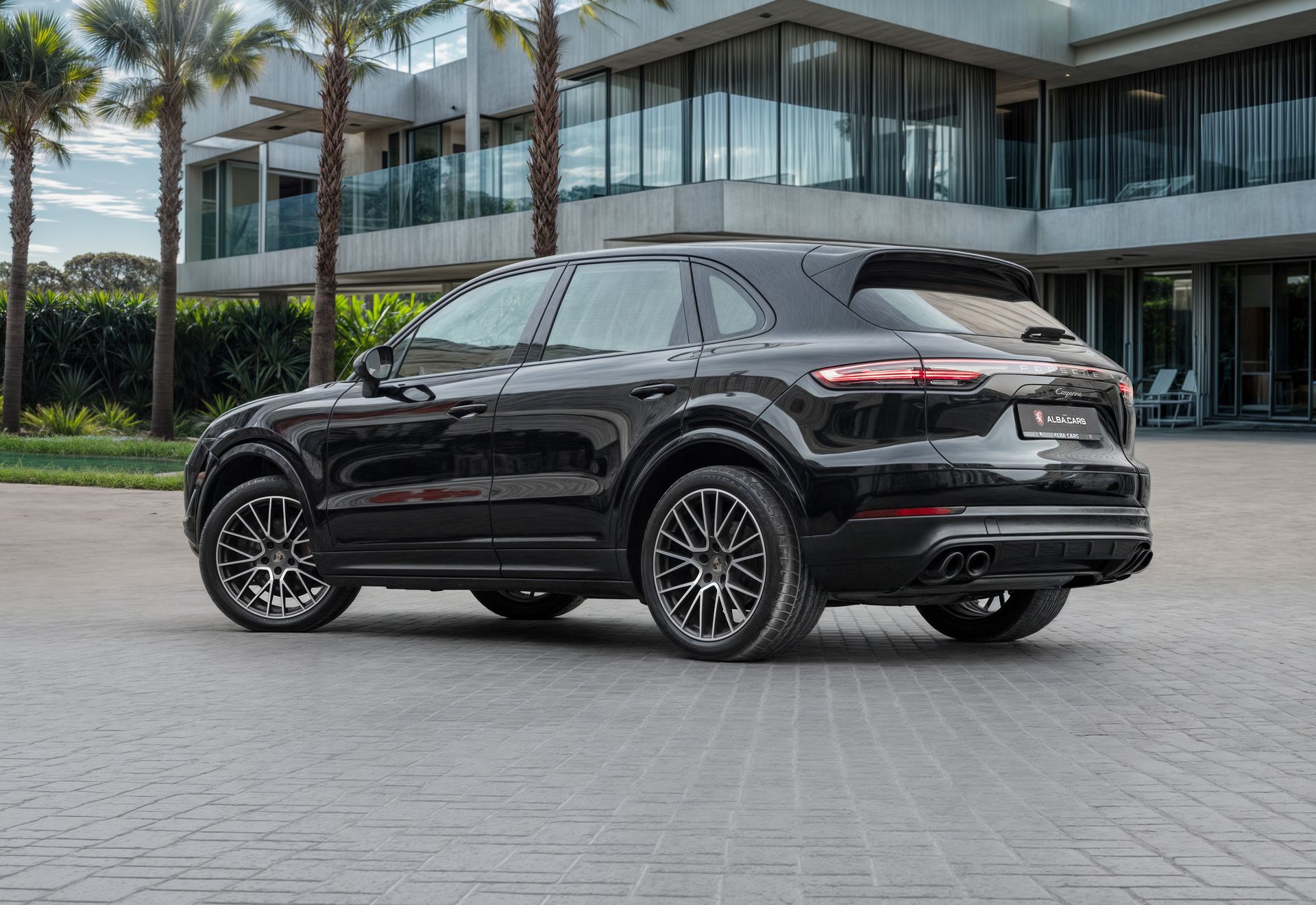 2023 Porsche Cayenne photo 3