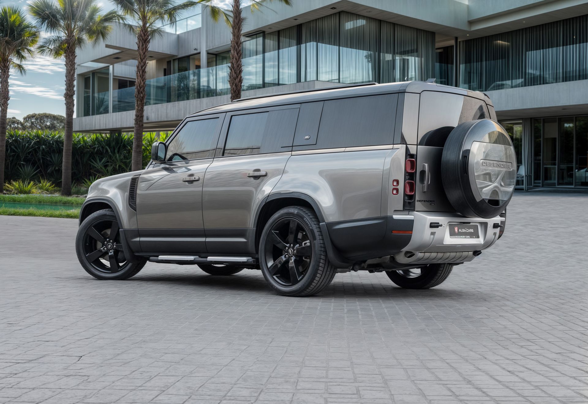 2023 Land Rover Defender photo 3
