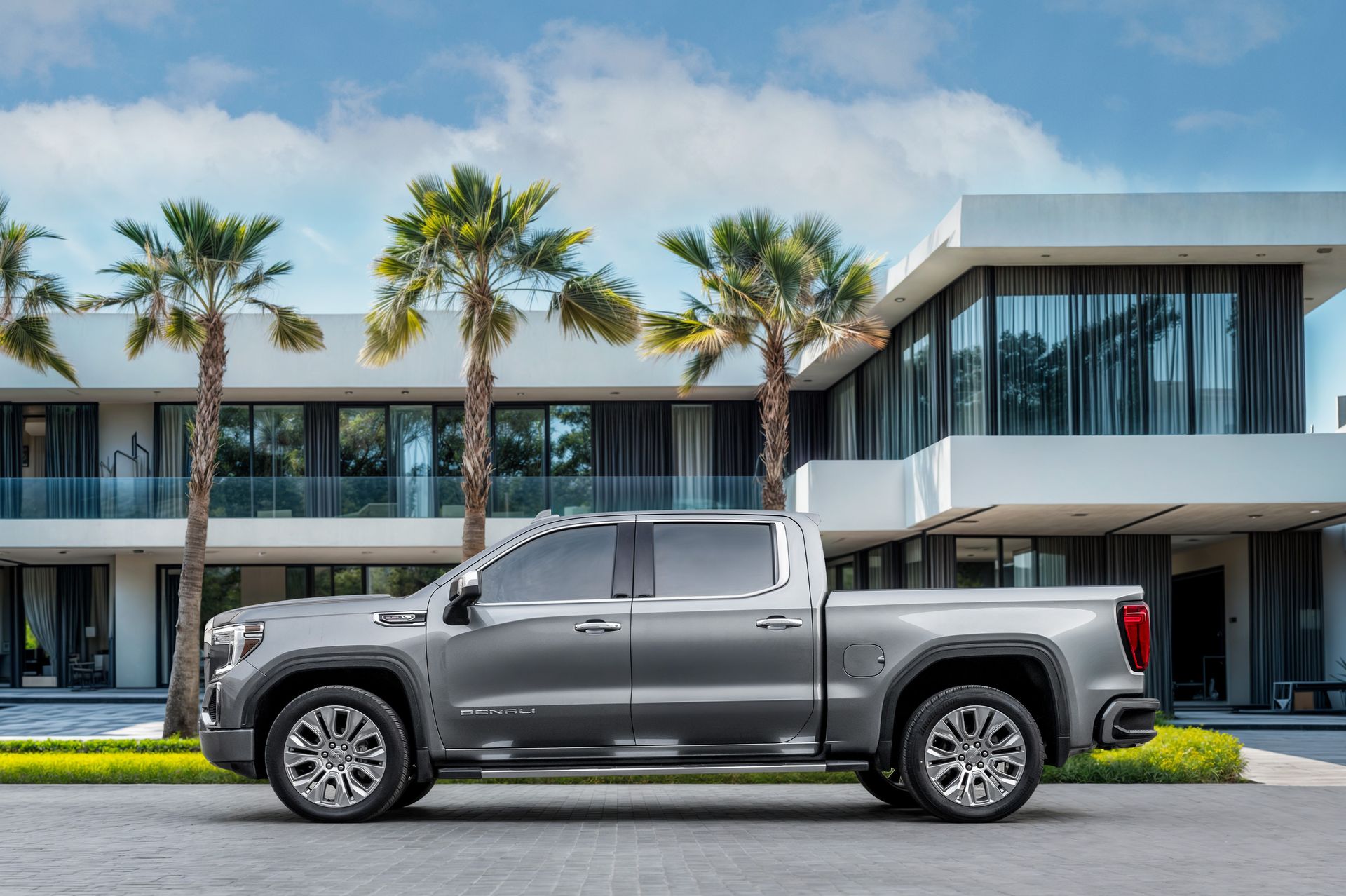 2021 GMC Sierra photo 2
