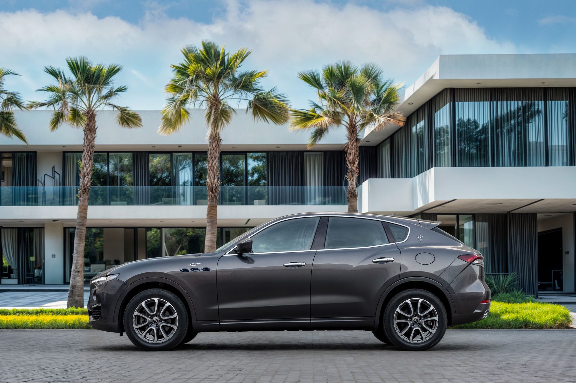 2022 Maserati Levante photo 2