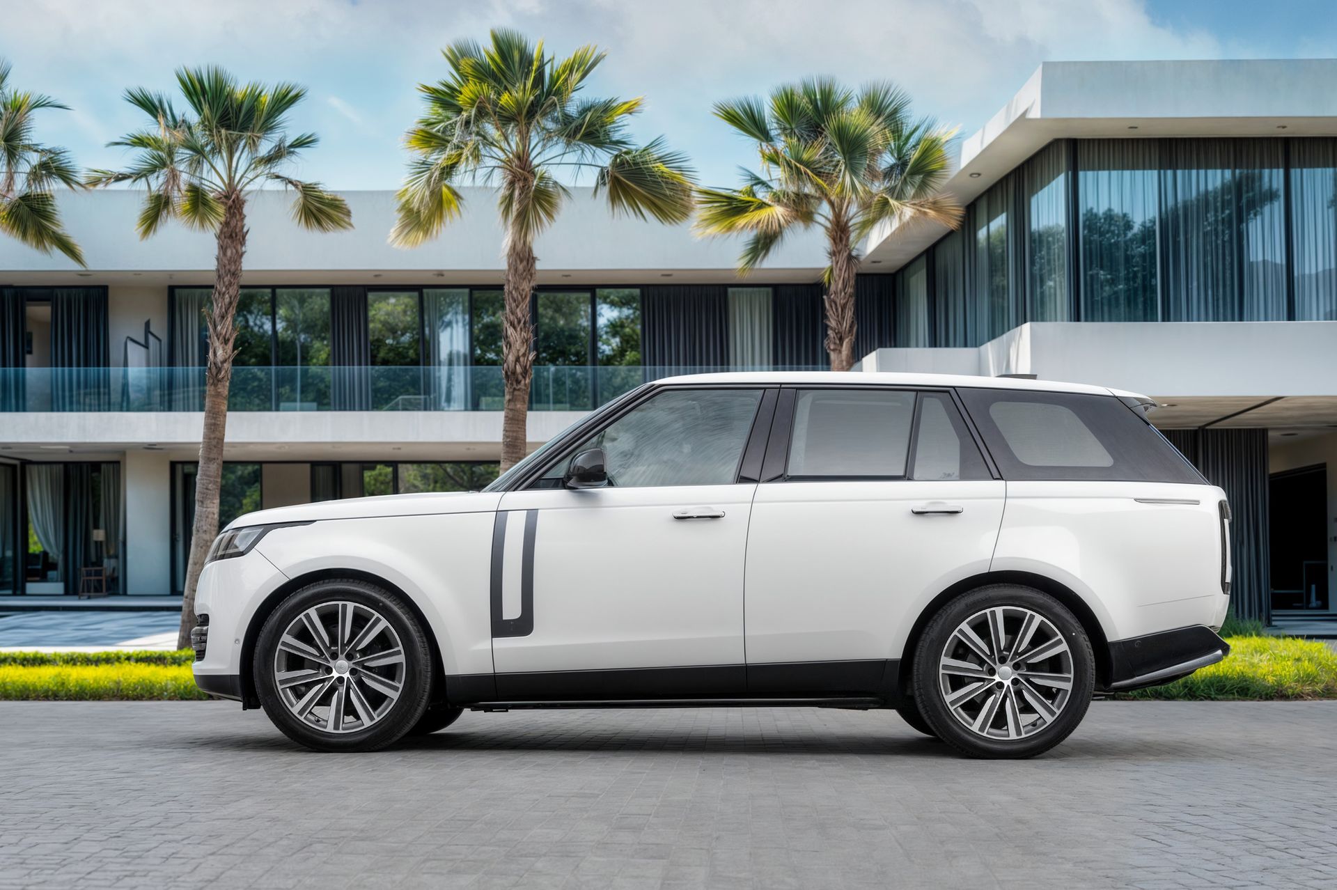 2024 Land Rover Range Rover HSE photo 2