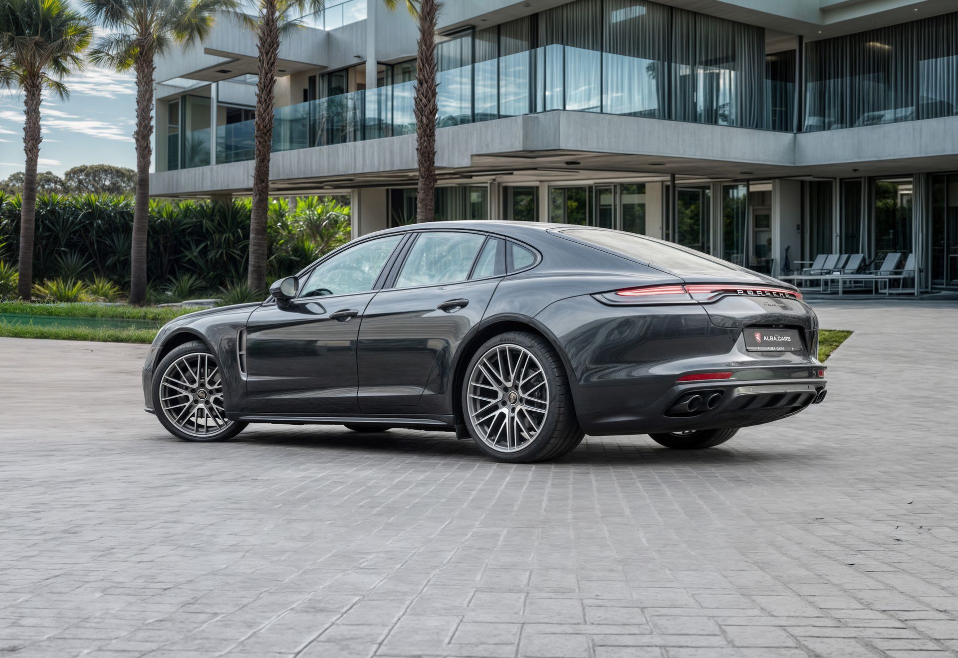 2023 Porsche Panamera photo 3