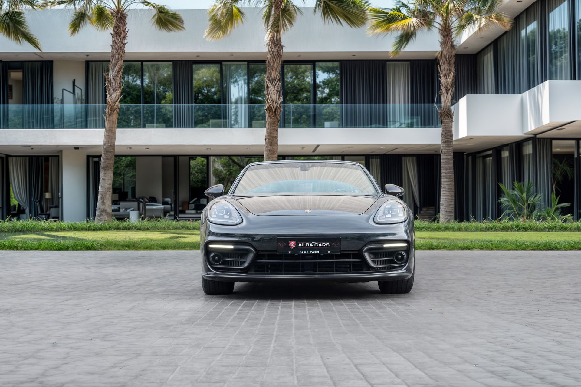 2023 Porsche Panamera photo 4