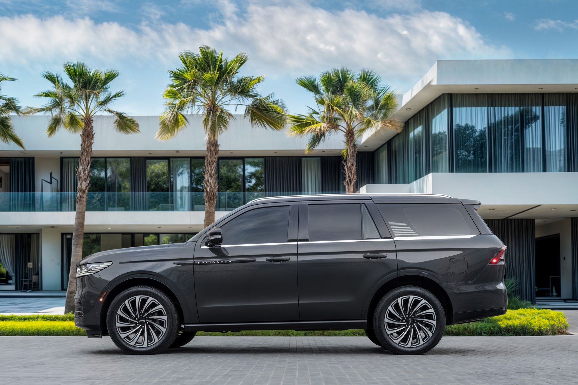 2025 Lincoln Navigator photo 2