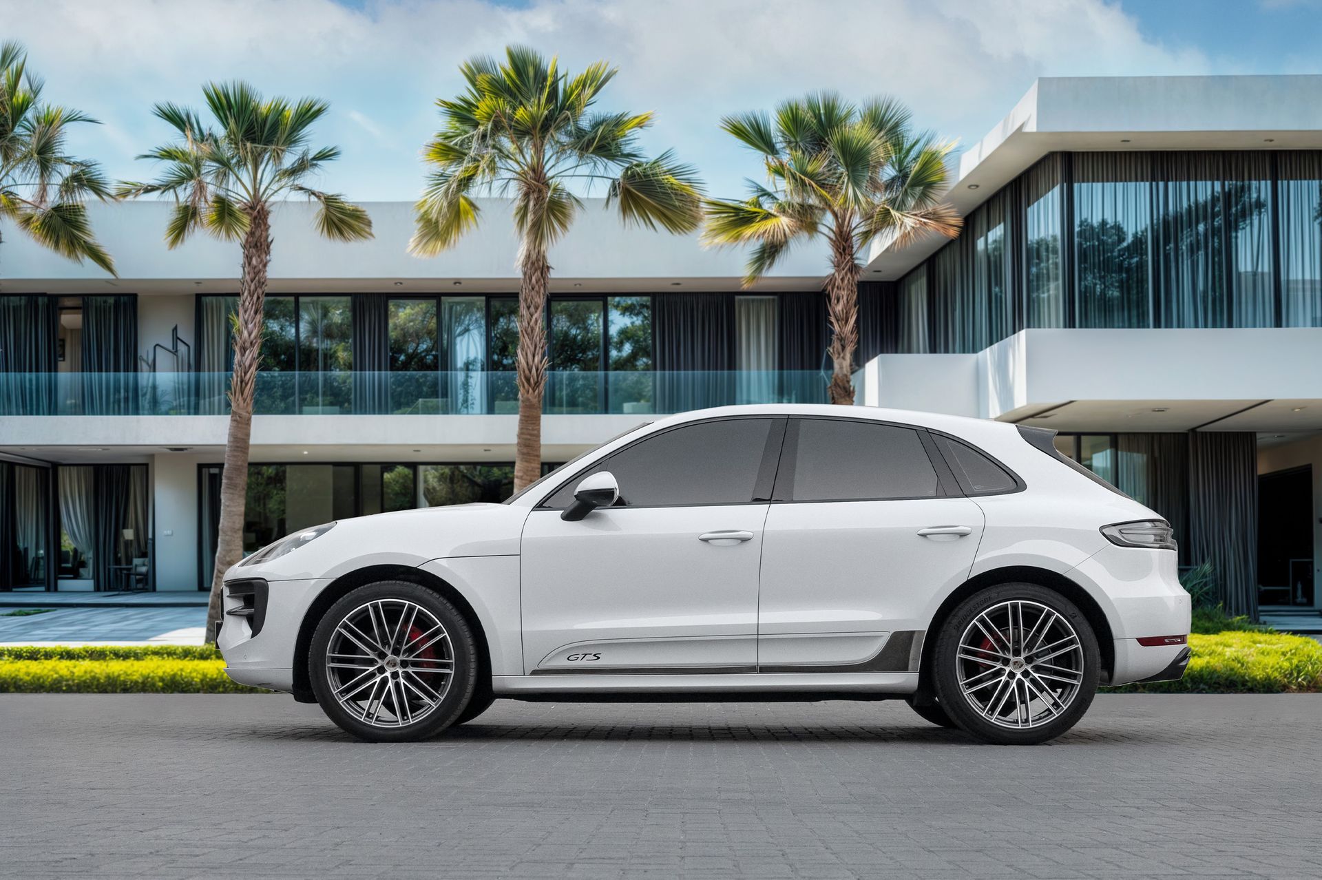 2020 Porsche Macan photo 2