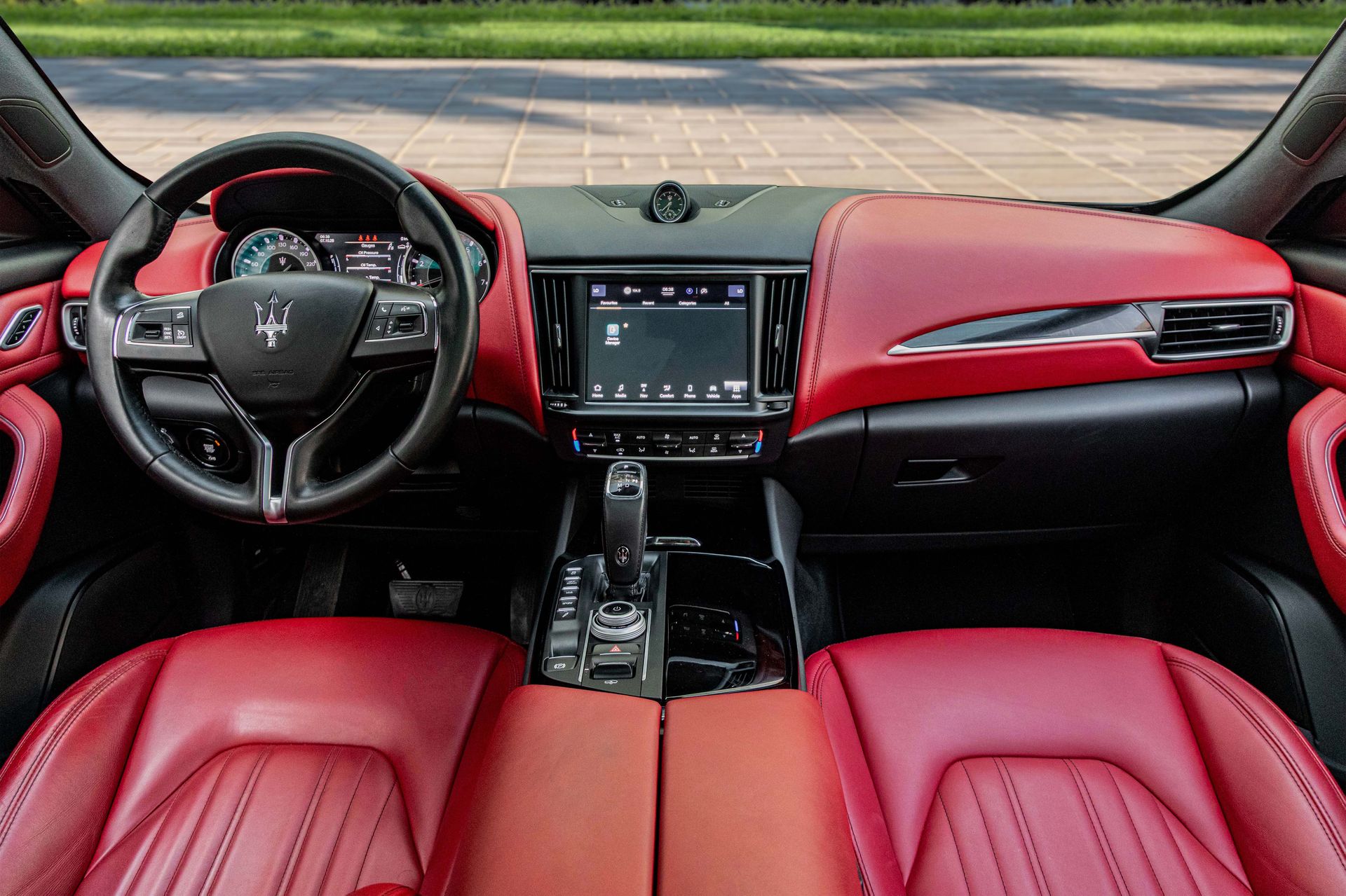 2022 Maserati Levante photo 3
