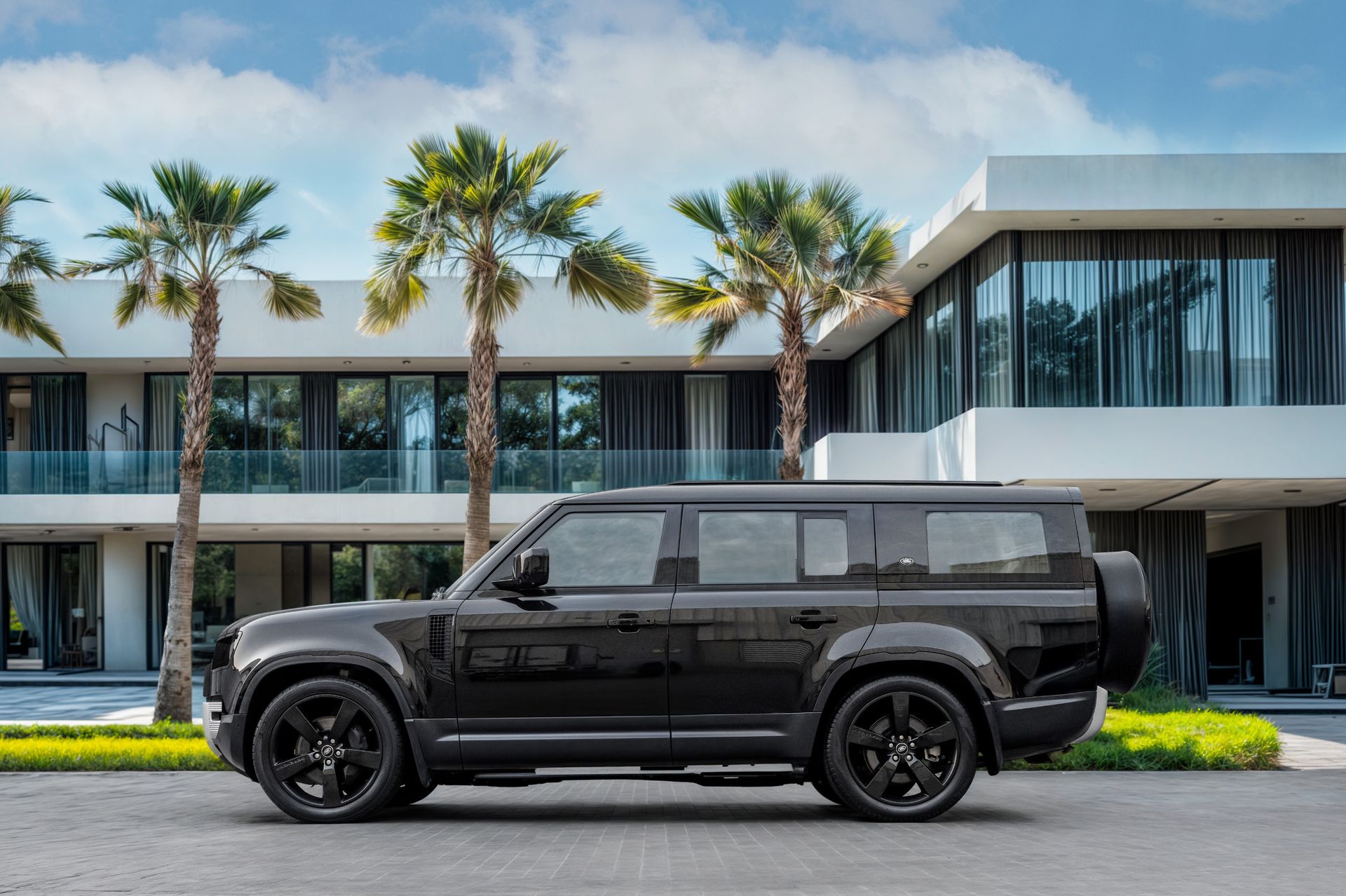 2023 Land Rover Defender photo 2