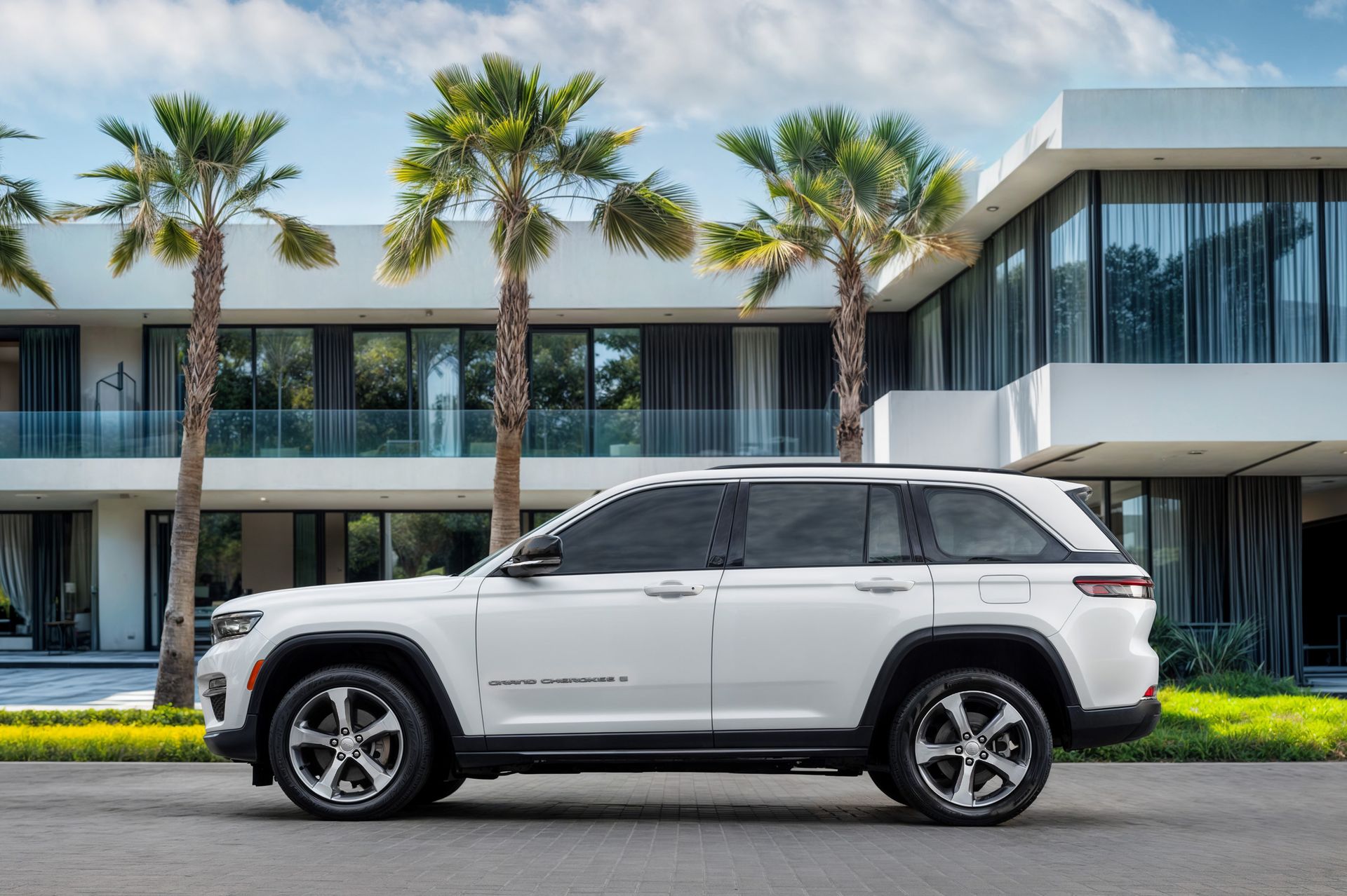 2024 Jeep Grand Cherokee photo 2