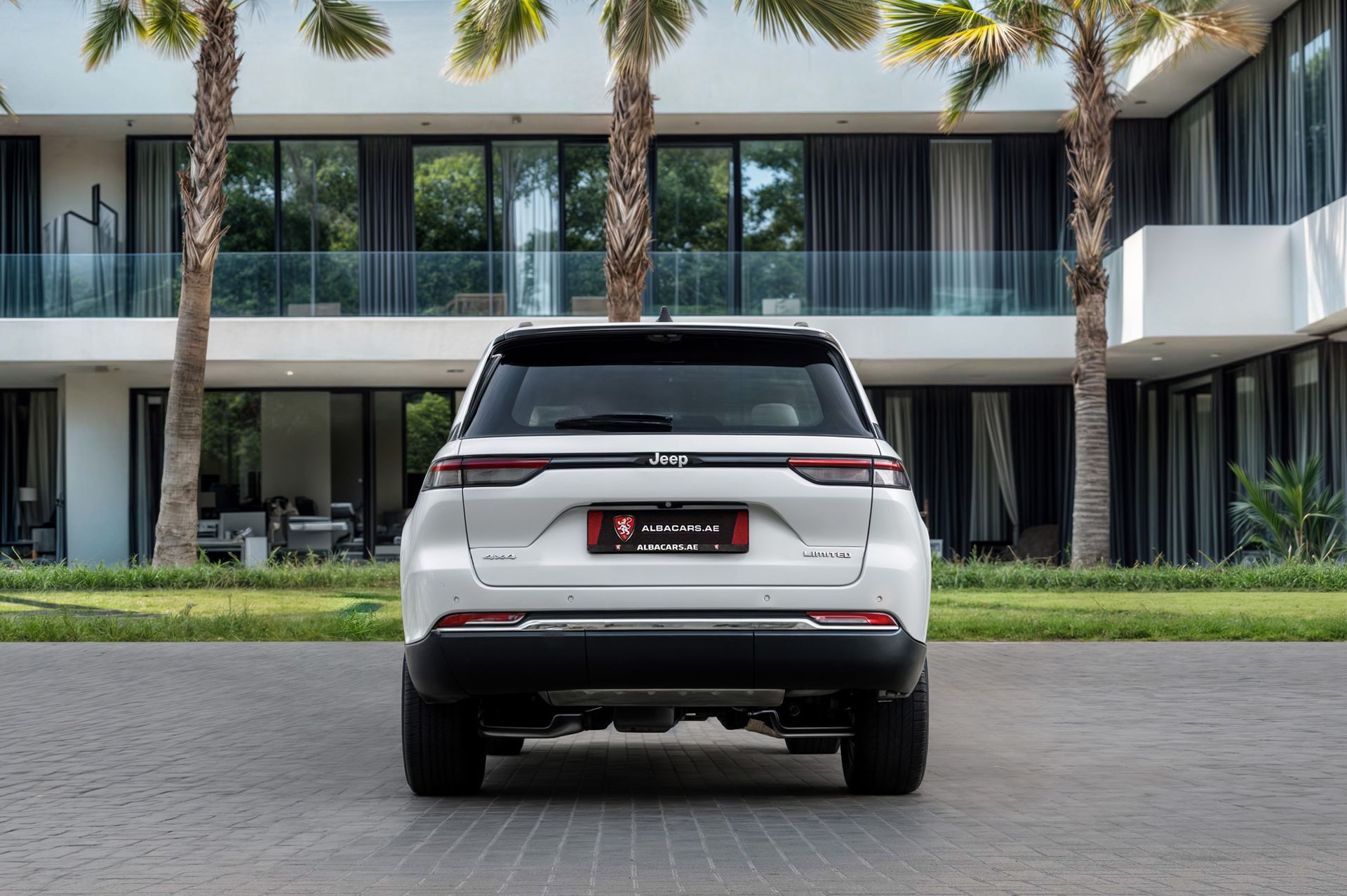 2024 Jeep Grand Cherokee photo 5