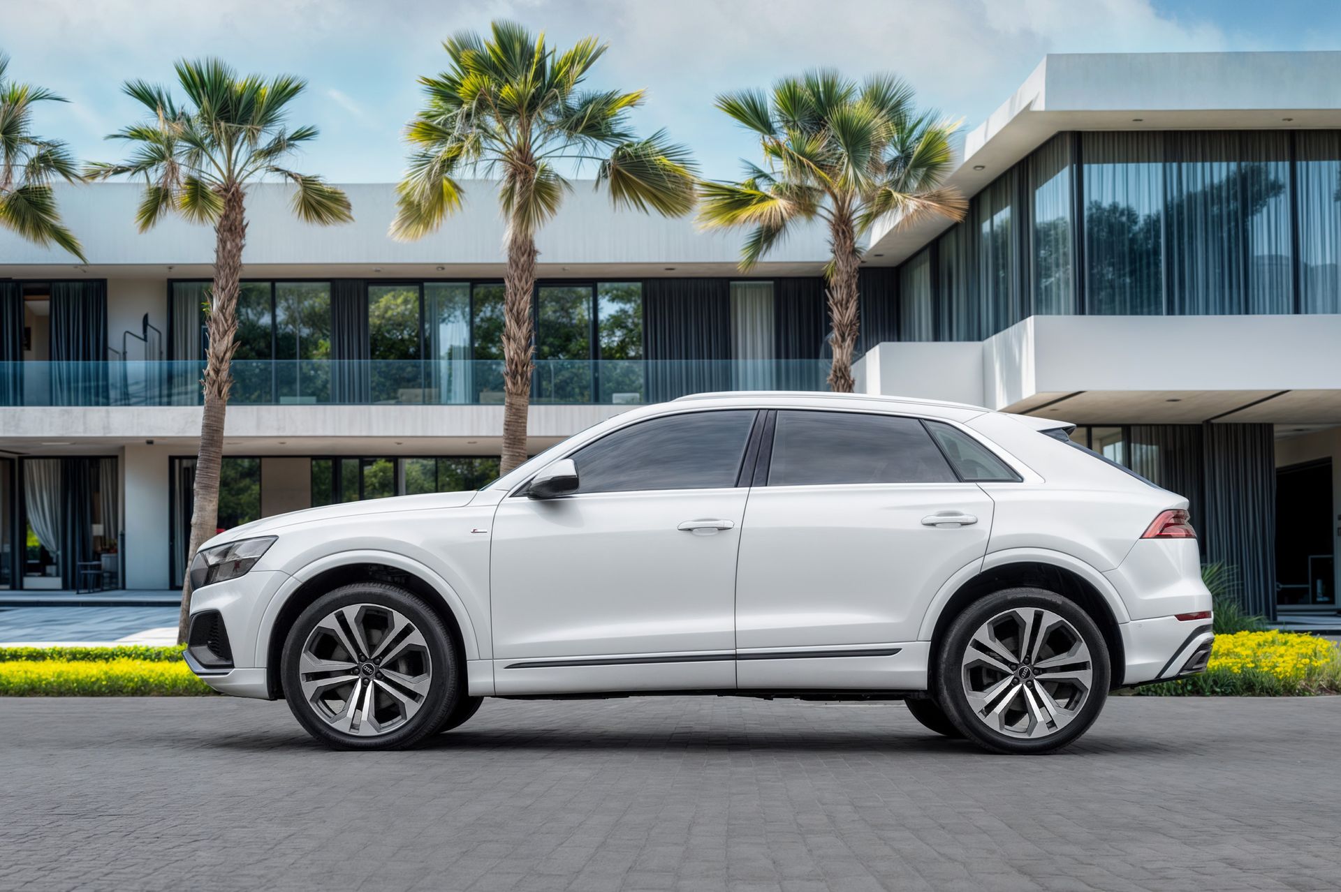 2022 Audi Q8 photo 2