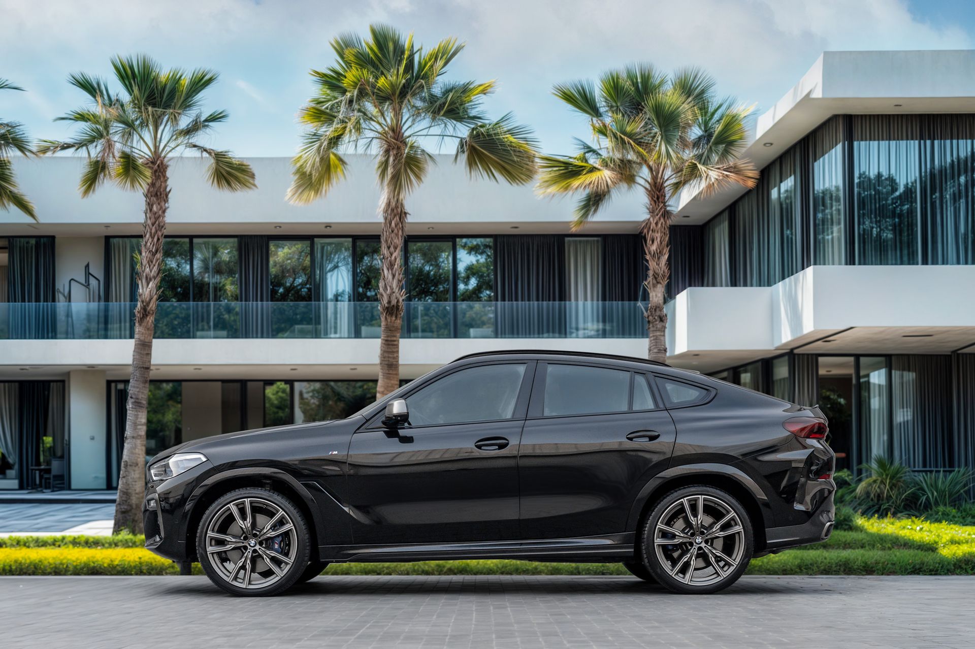 2021 BMW X6 photo 2