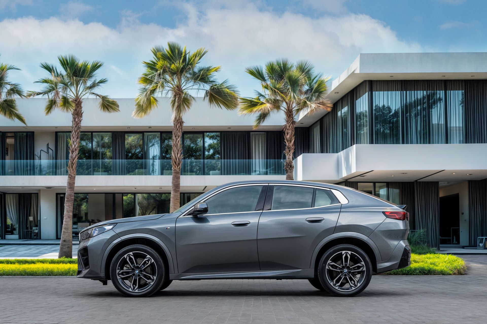 2024 BMW X2 photo 2