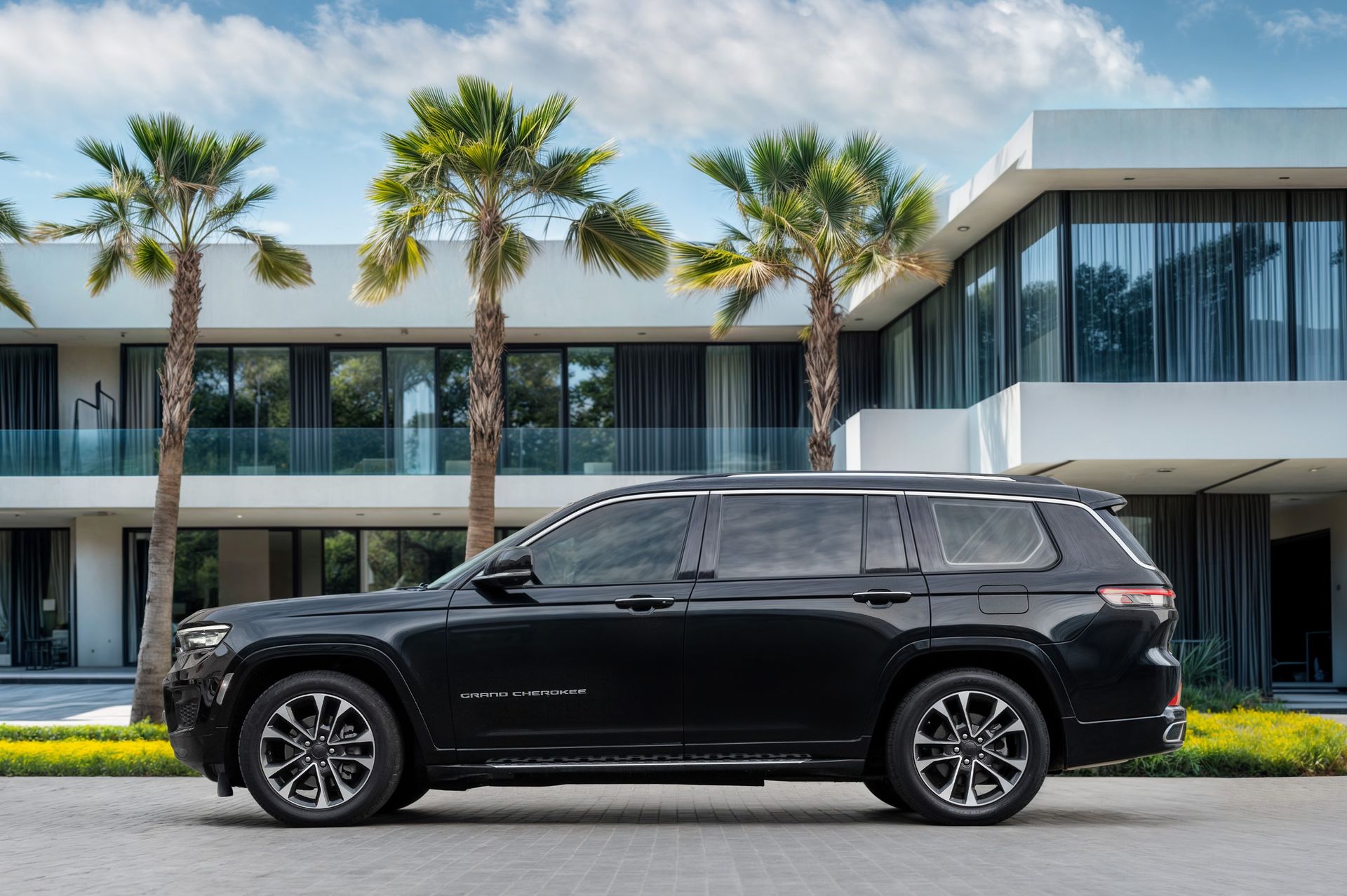 2023 Jeep Grand Cherokee photo 2