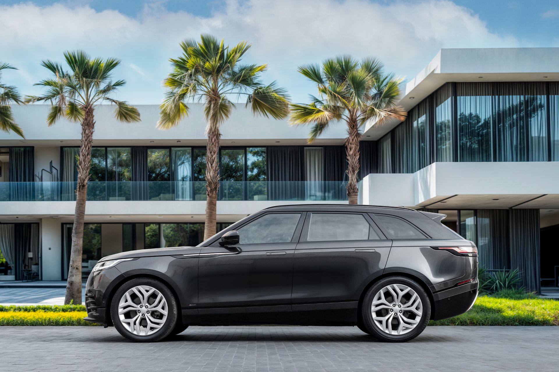 2021 Land Rover Range Rover Velar photo 2