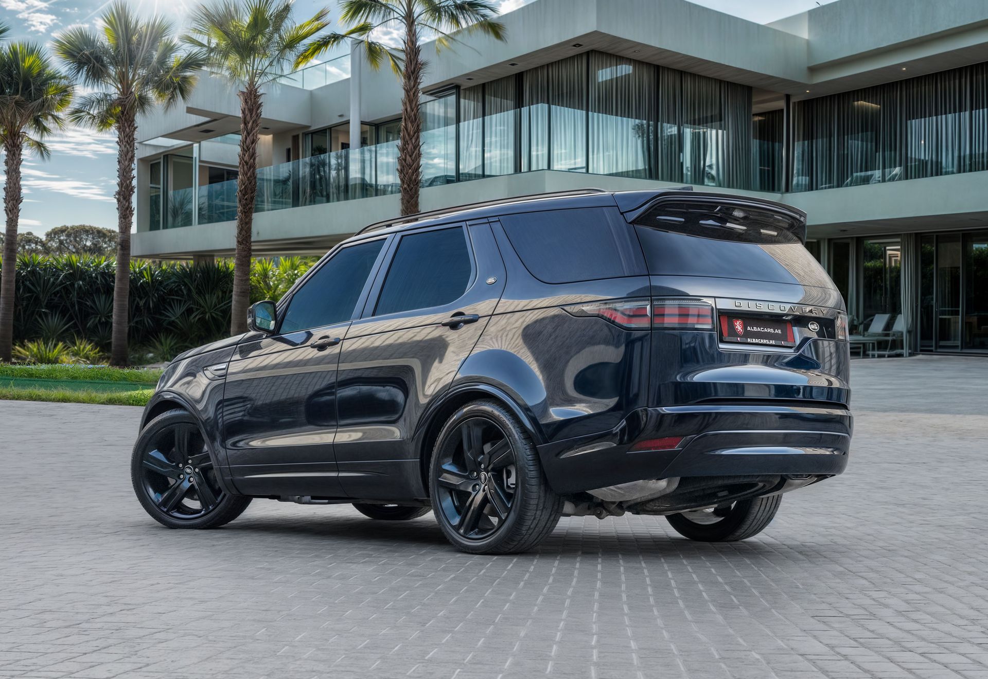2023 Land Rover Discovery photo 3