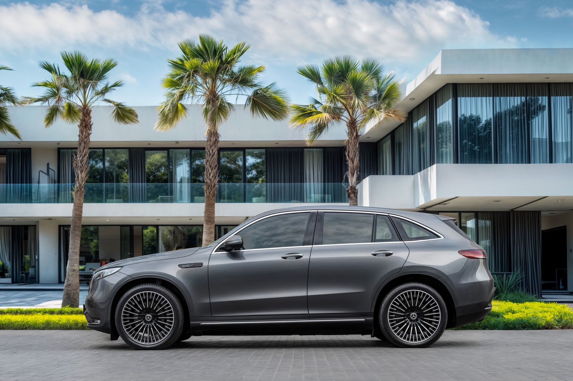2021 Mercedes-Benz EQC photo 2
