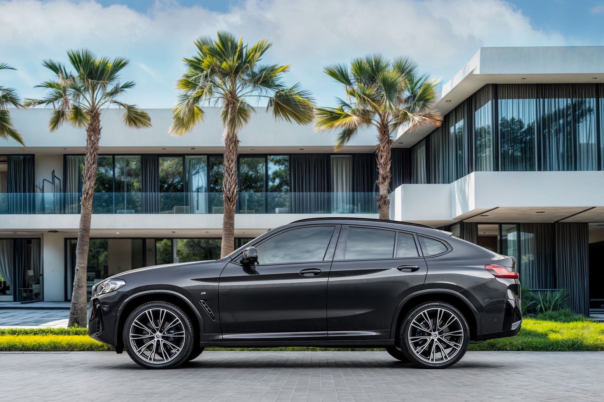 2023 BMW X4 photo 2
