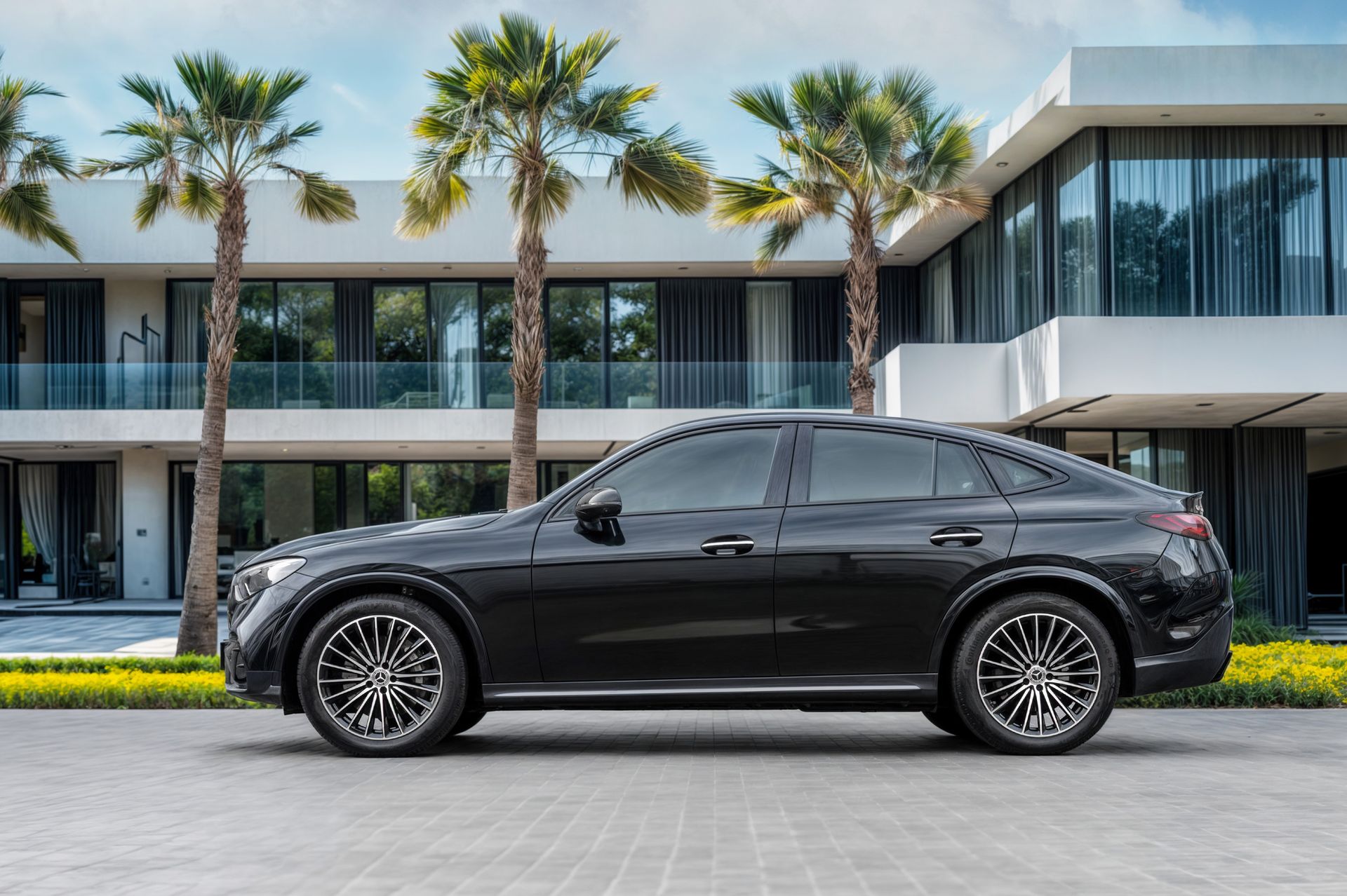 2025 Mercedes-Benz GLC photo 2