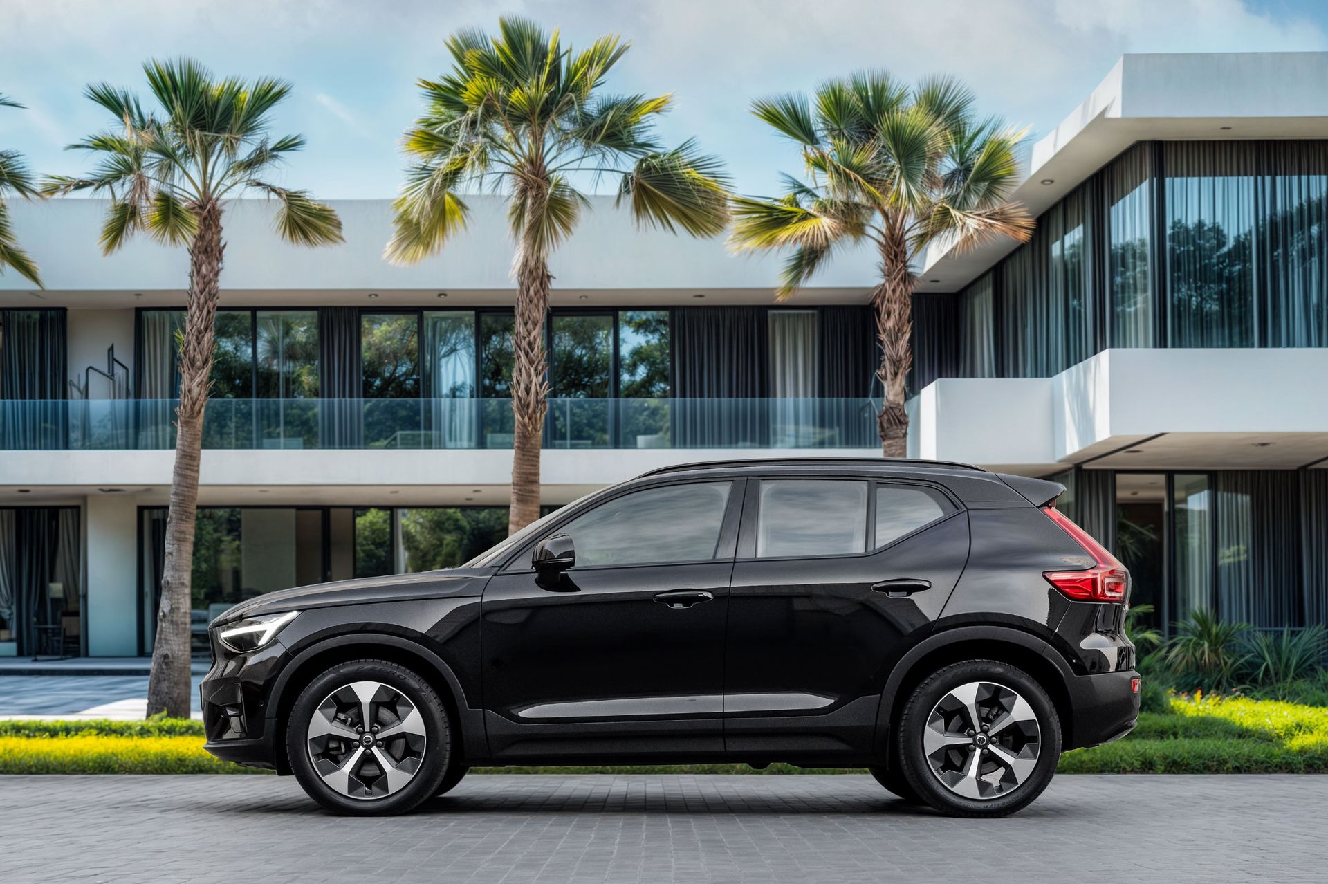 2024 Volvo XC40 photo 2