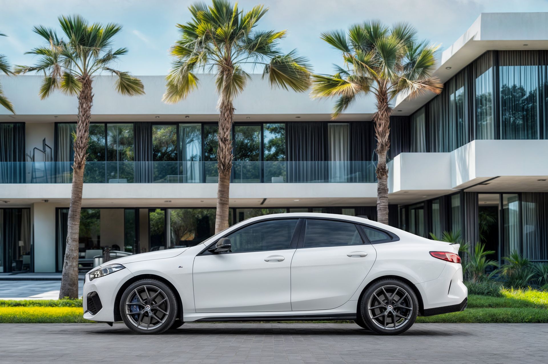 2023 BMW 2 Series photo 2