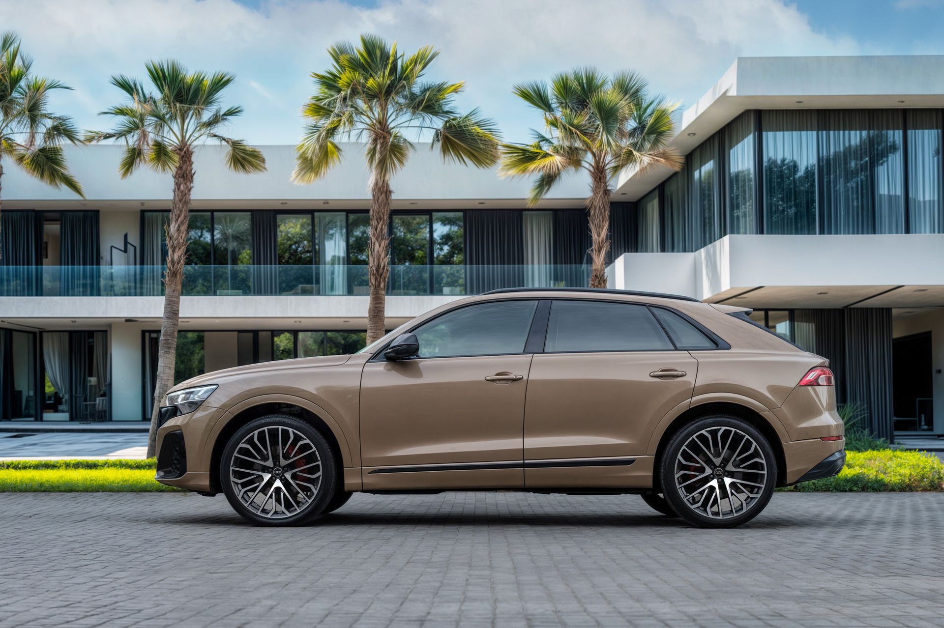 2024 Audi Q8 photo 2