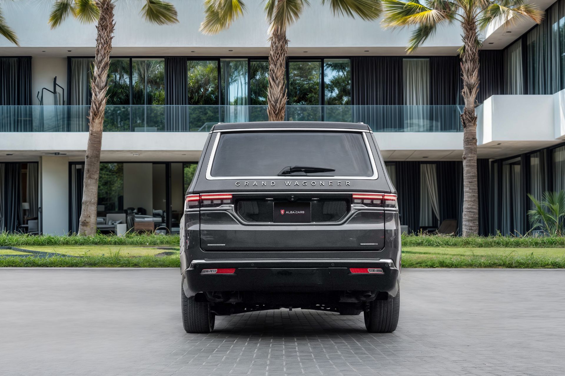 2023 Jeep Grand Wagoneer photo 5