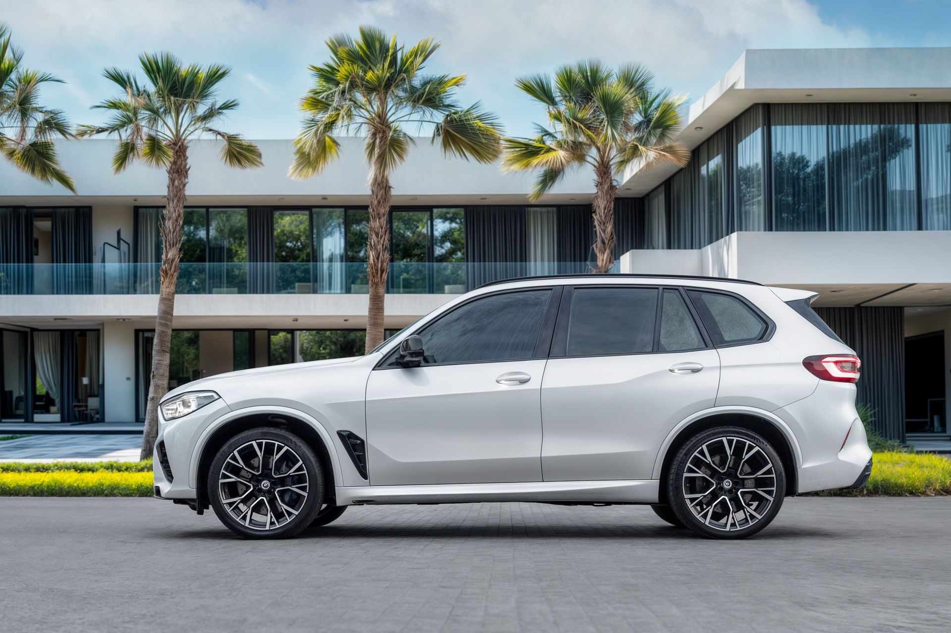 2022 BMW X5 photo 2