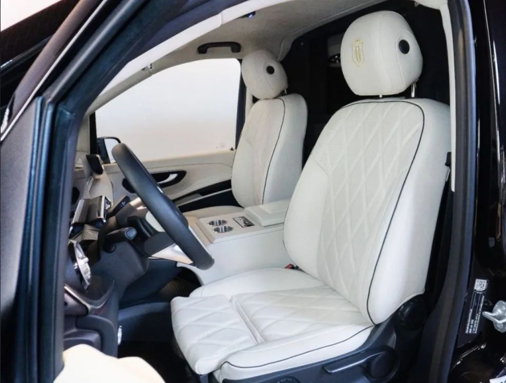 2025 Mercedes-Benz C-Class photo 3
