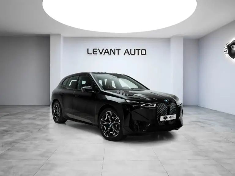 2023 BMW iX photo 2