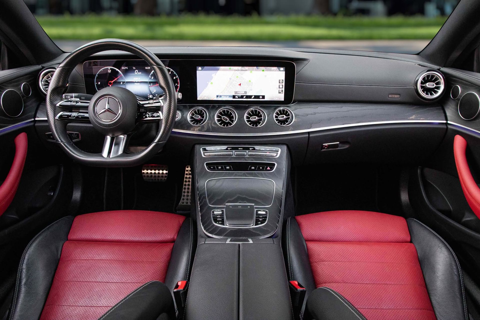 2021 Mercedes-Benz E200 photo 3