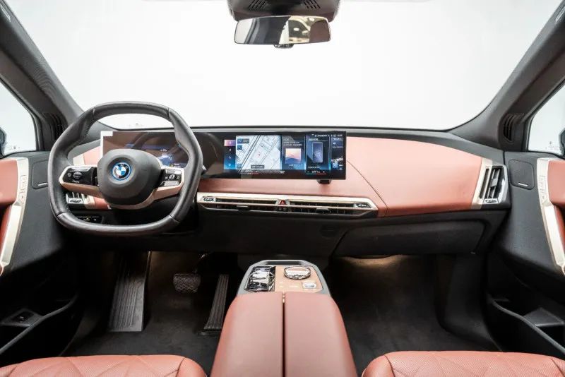 2023 BMW iX photo 3