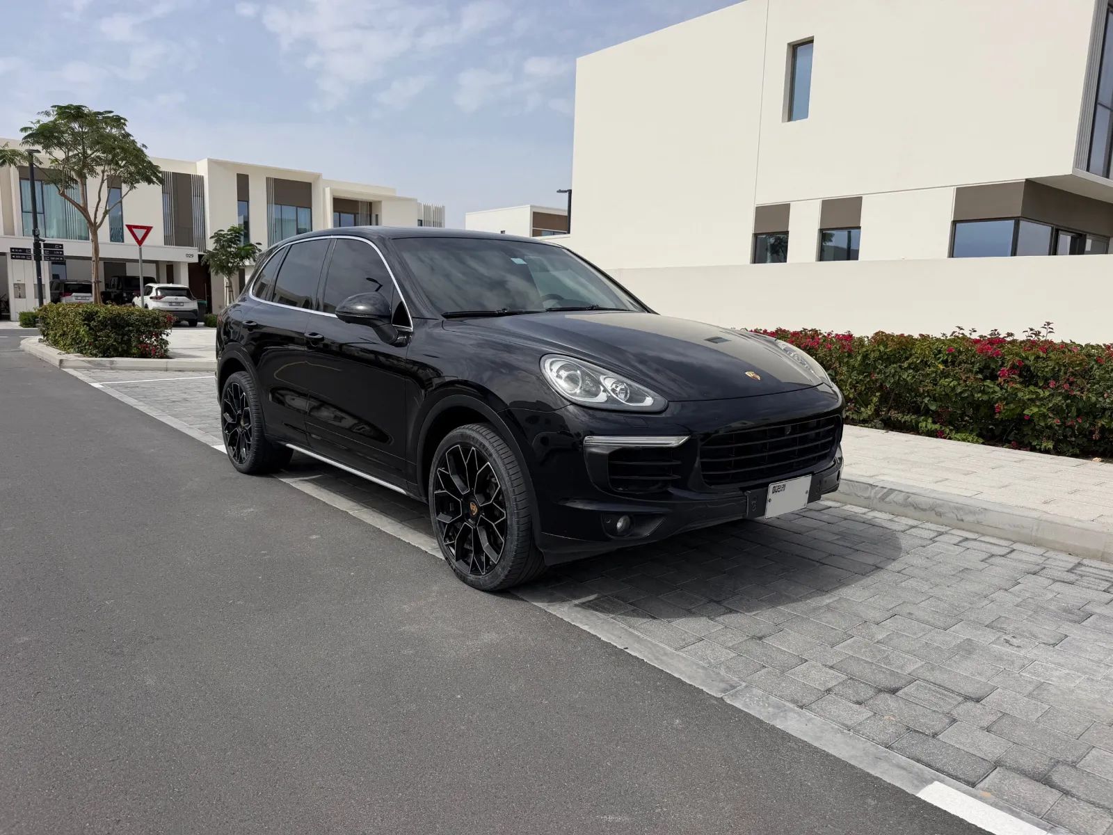 2016 Porsche Cayenne photo 2