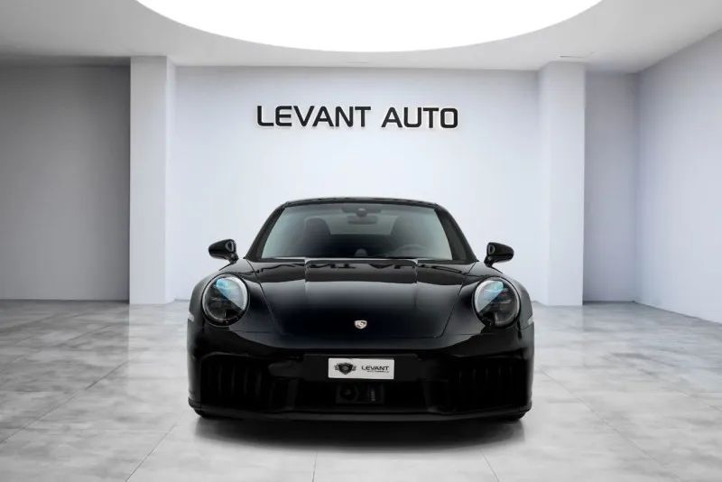 2025 Porsche 911 photo 2