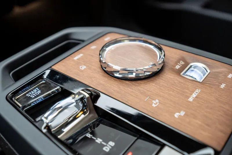 2023 BMW iX photo 4