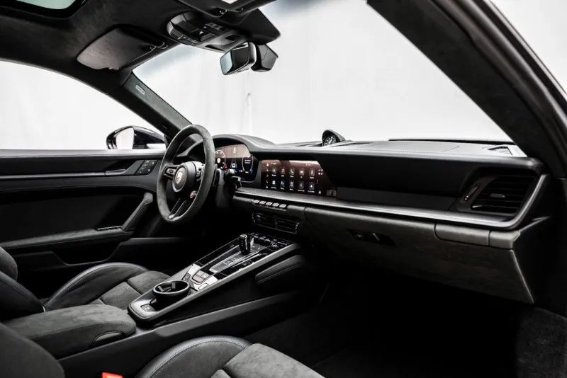 2025 Porsche 911 photo 5