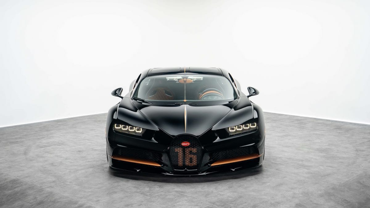 2023 Bugatti CHIRON photo 2