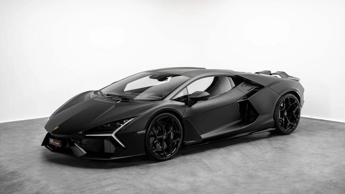 2025 Lamborghini Revuelto photo 2