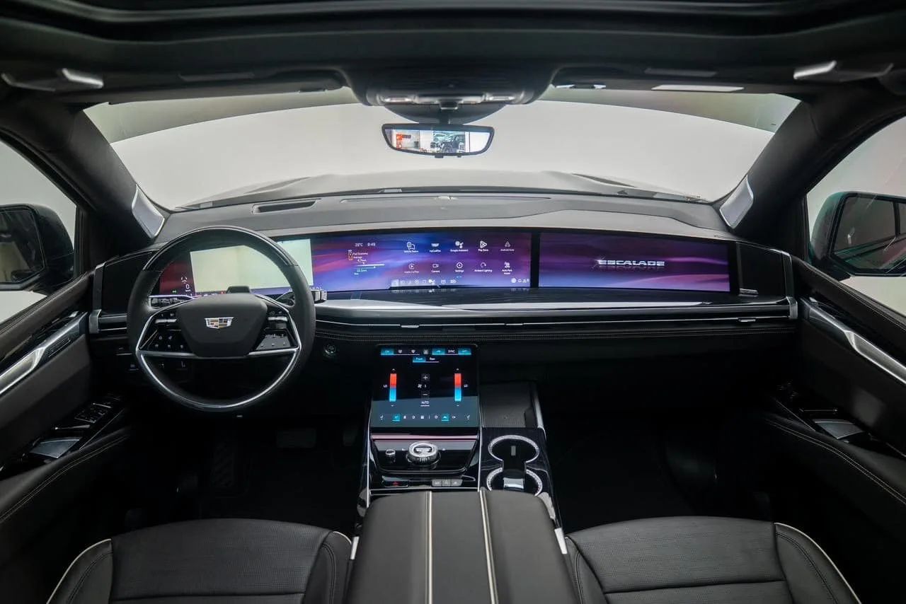 2025 Cadillac Escalade photo 3