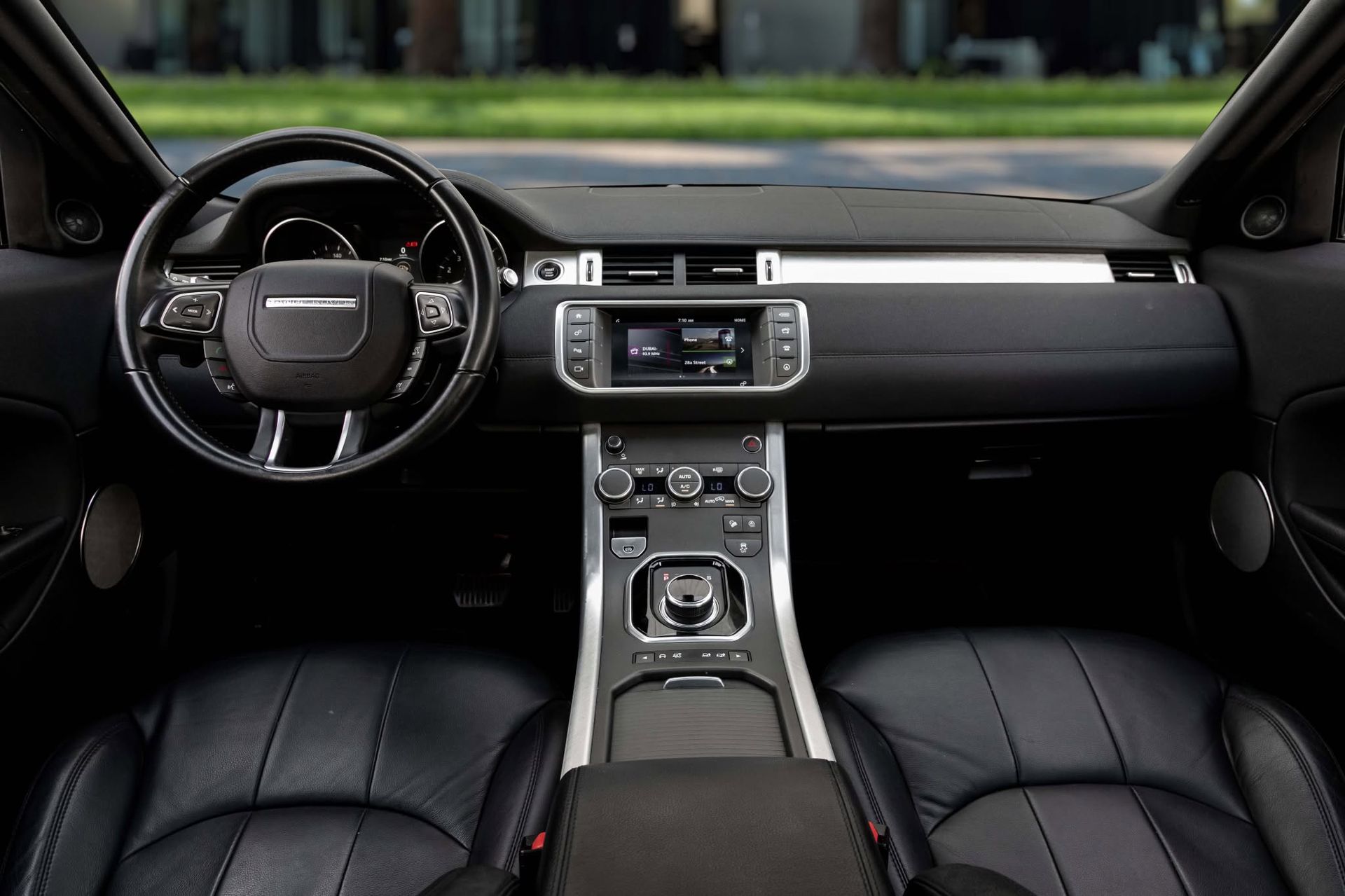 2026 Land Rover Range Rover Evoque photo 4