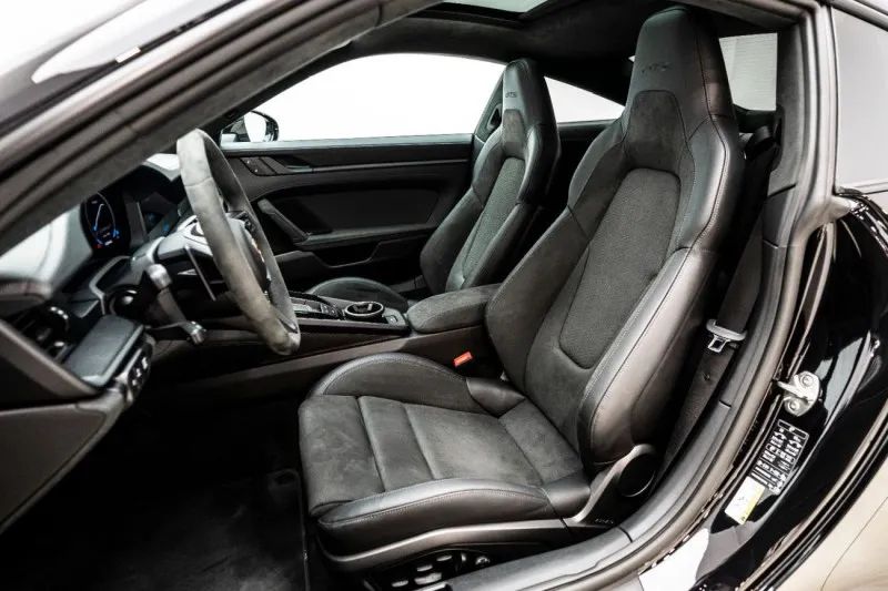2025 Porsche 911 photo 3