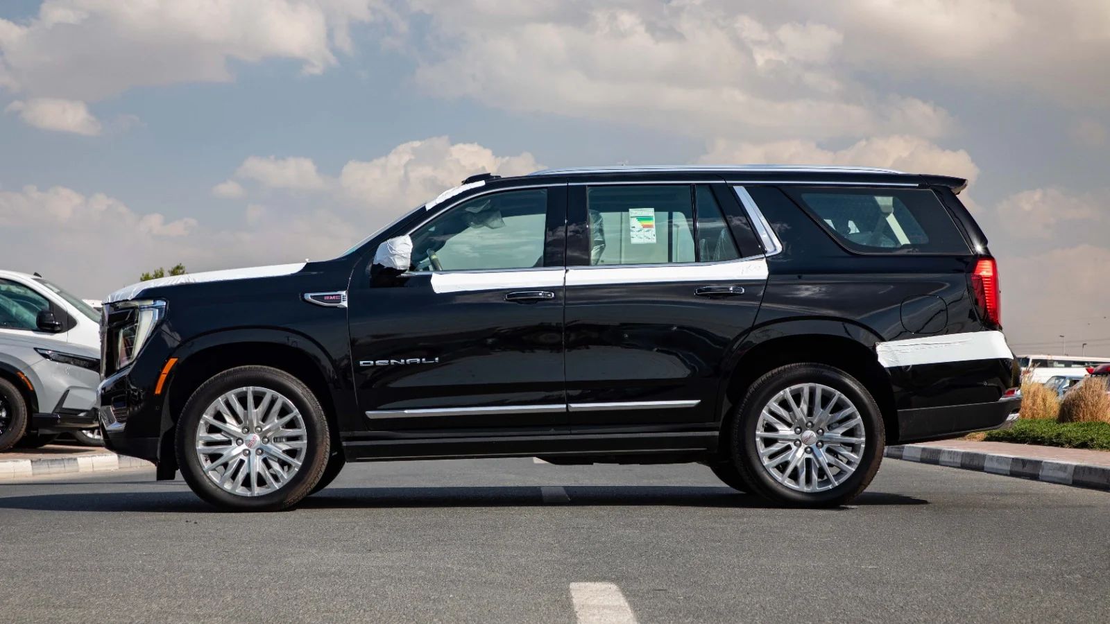 2025 GMC Yukon photo 2