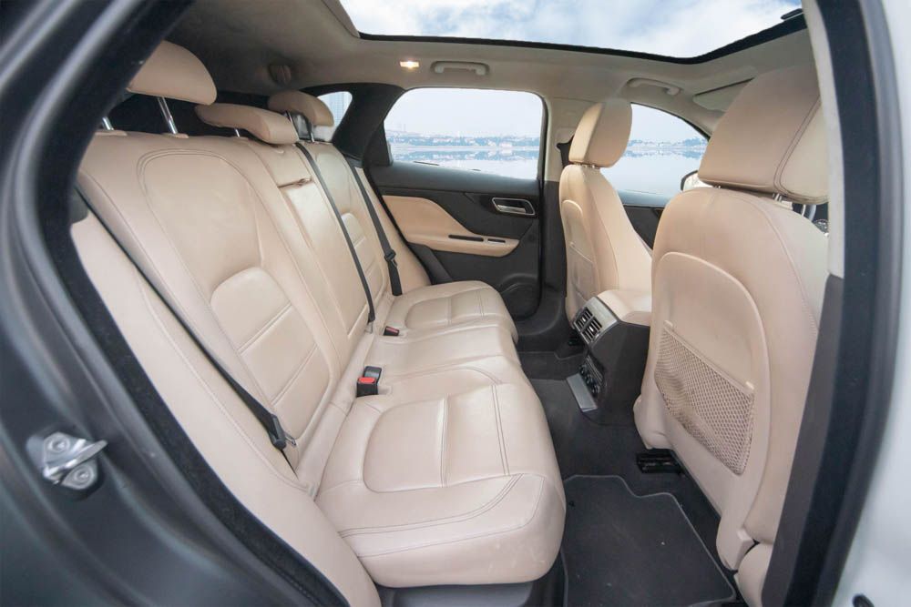 2020 Jaguar F-Pace photo 4
