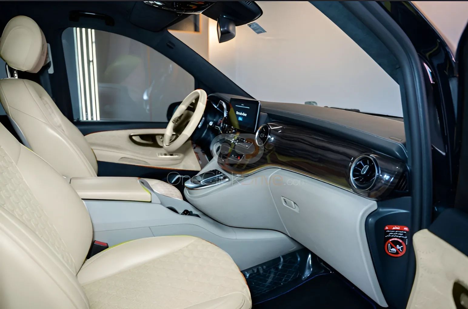 2022 Mercedes-Benz V250 photo 3