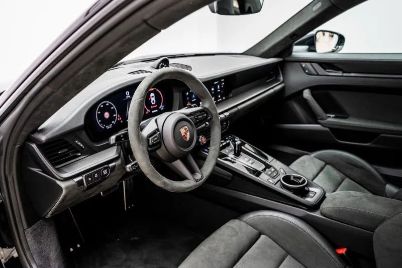 2025 Porsche 911 photo 4