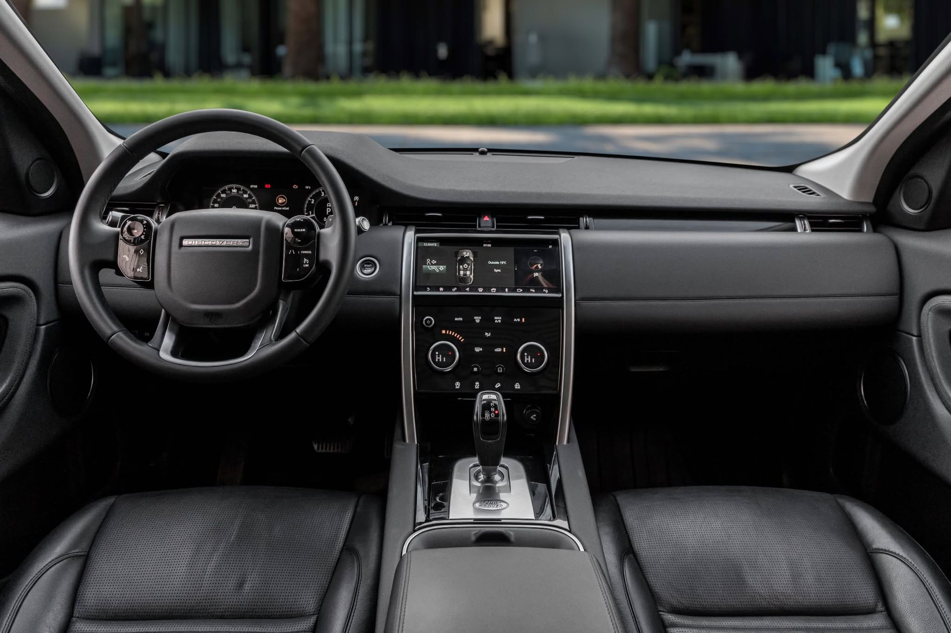 2020 Land Rover Discovery Sport photo 3