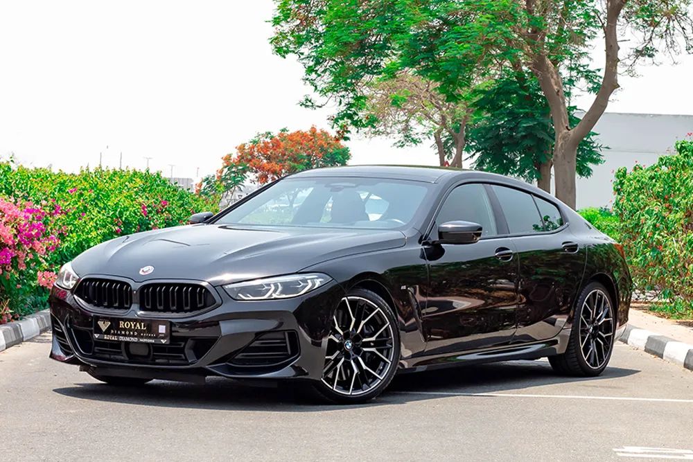 2023 BMW M8