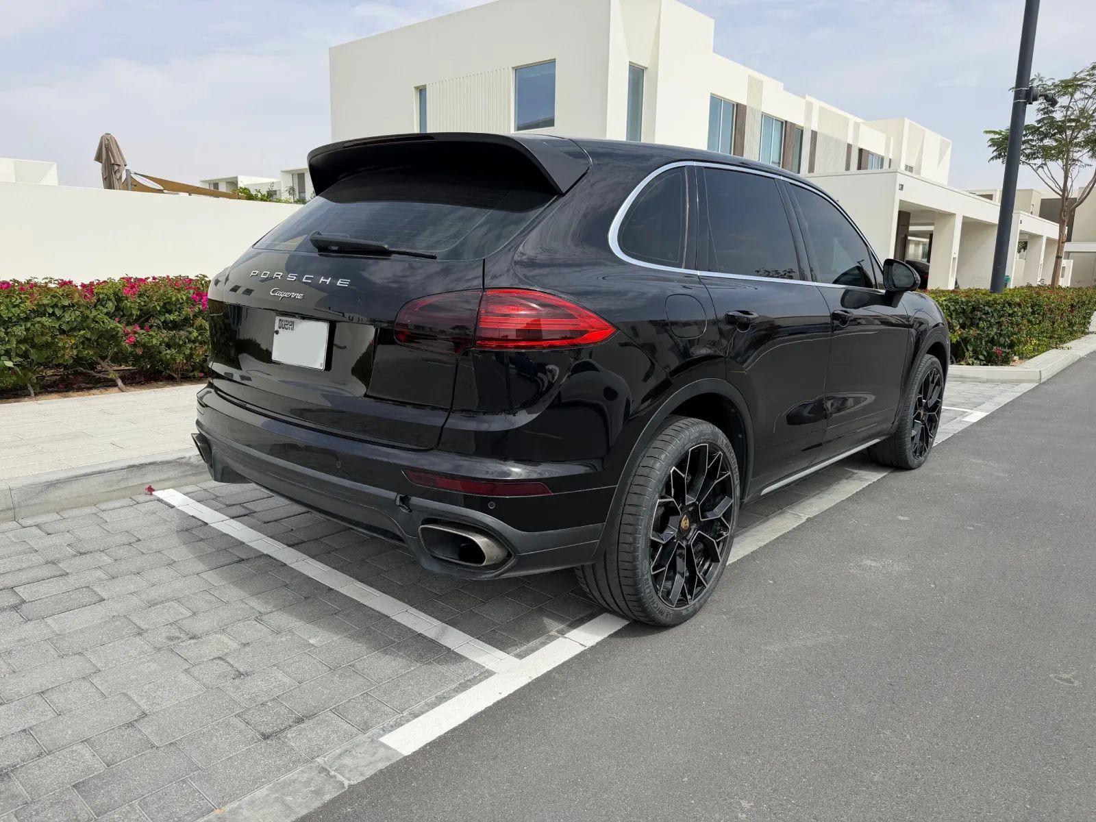 2016 Porsche Cayenne photo 3